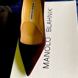 Brand new/never worn brown suede Manolo Parapump w/ original protective bag& Box